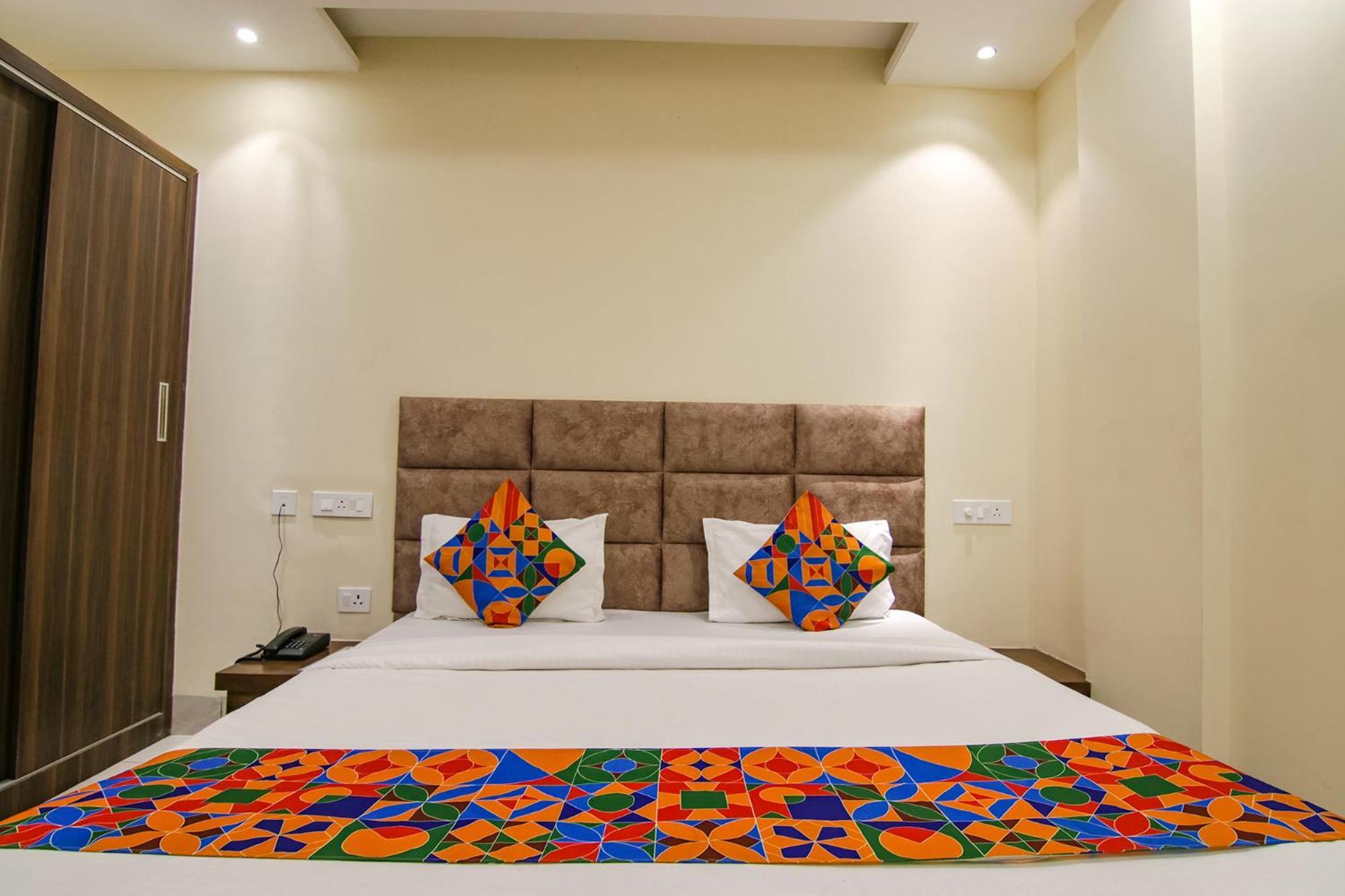 Fabhotel Prism Grand Zirakpur Екстер'єр фото