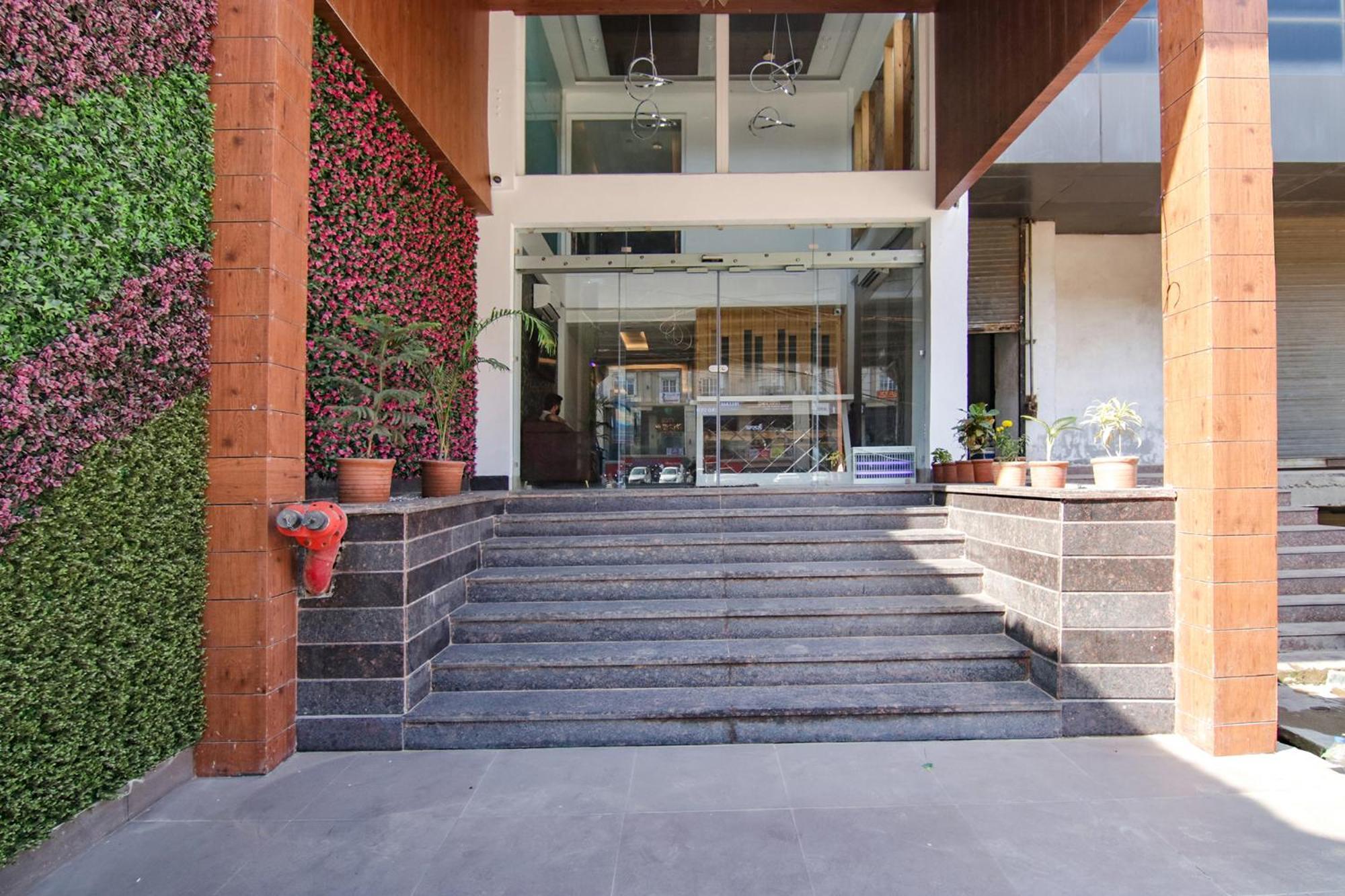 Fabhotel Prism Grand Zirakpur Екстер'єр фото