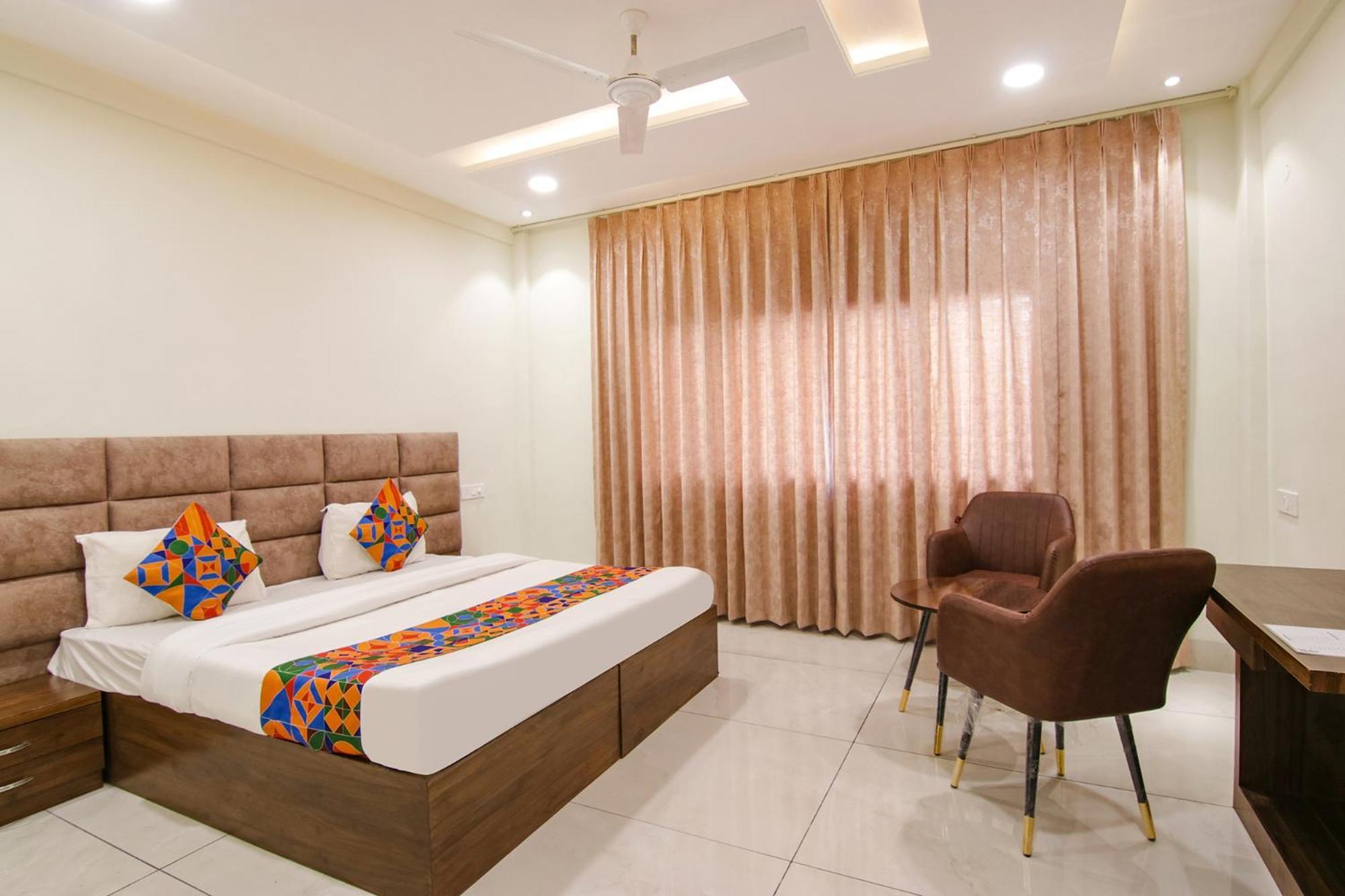 Fabhotel Prism Grand Zirakpur Екстер'єр фото