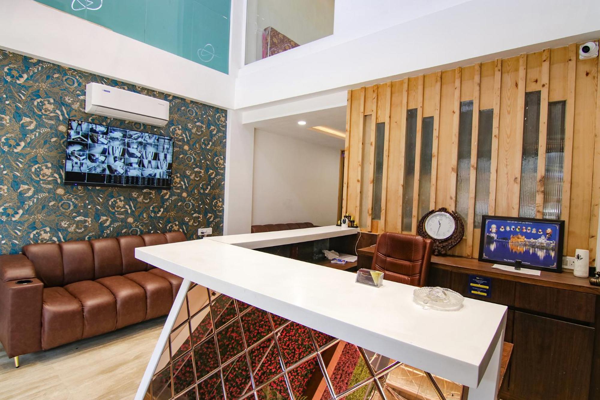 Fabhotel Prism Grand Zirakpur Екстер'єр фото