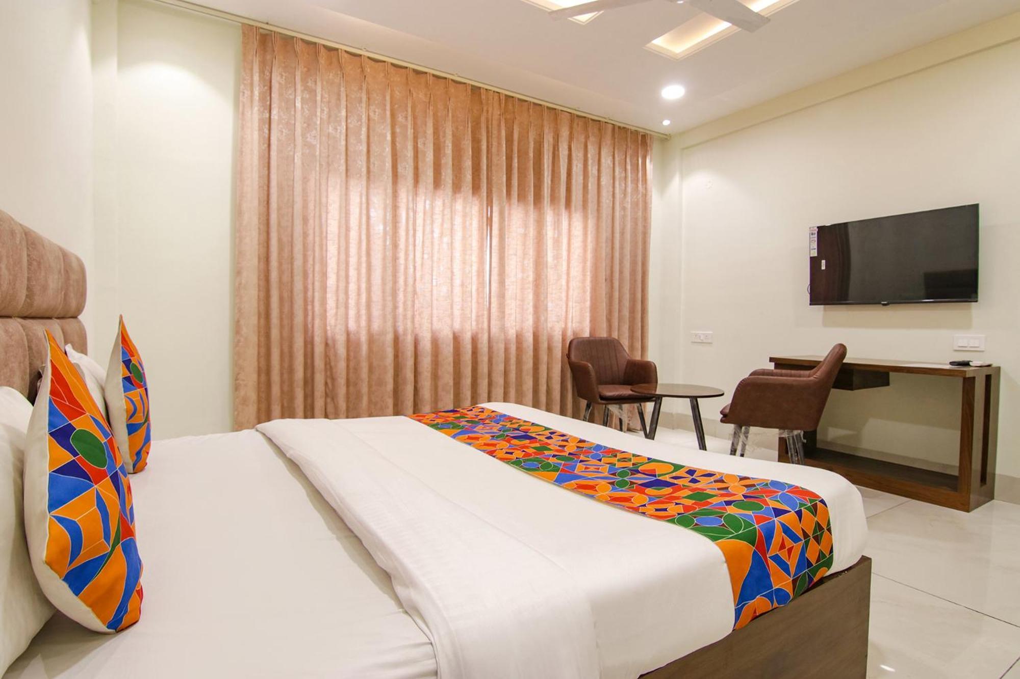Fabhotel Prism Grand Zirakpur Екстер'єр фото
