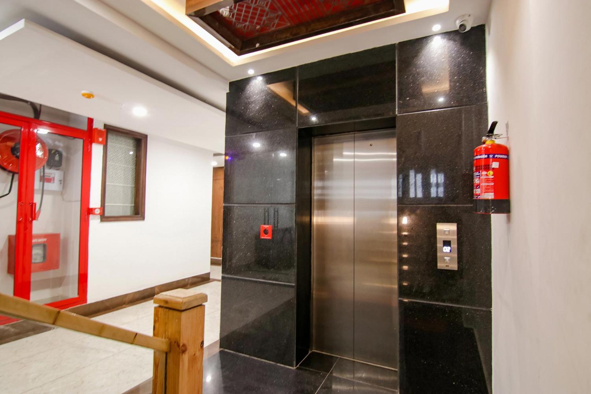 Fabhotel Prism Grand Zirakpur Екстер'єр фото