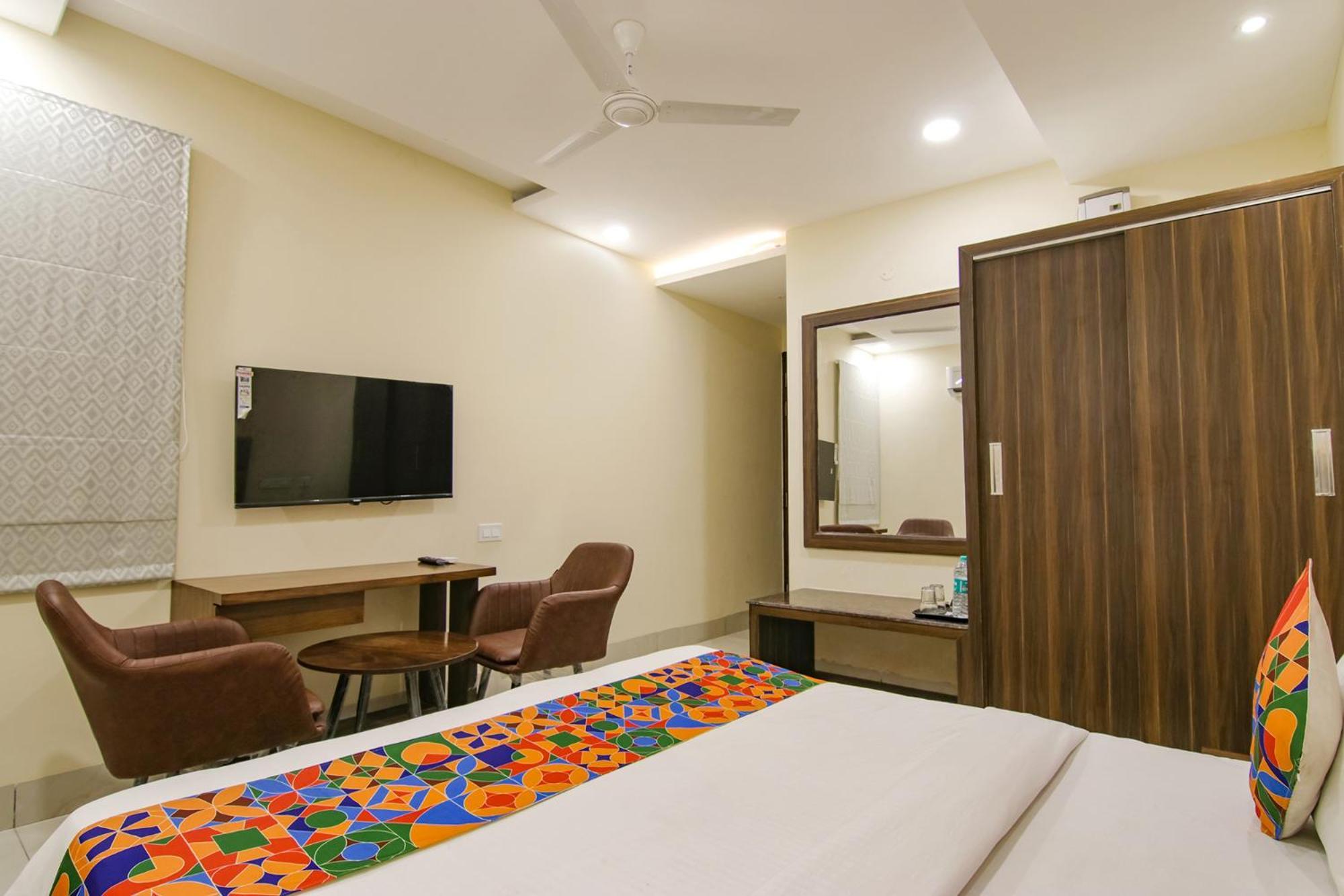 Fabhotel Prism Grand Zirakpur Екстер'єр фото